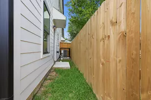 4719 Mallow St, Houston, TX 77033 - Photo 29