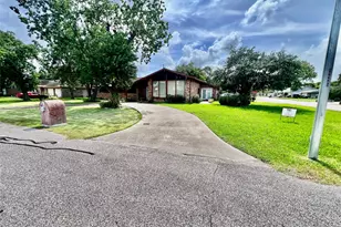 3802 Dolphin Ln, La Porte, TX 77571 - Photo 5