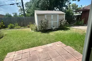 3802 Dolphin Ln, La Porte, TX 77571 - Photo 11
