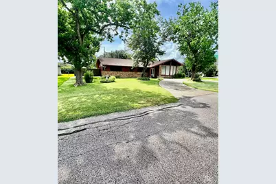 3802 Dolphin Lane, La Porte, TX 77571 - Photo 3