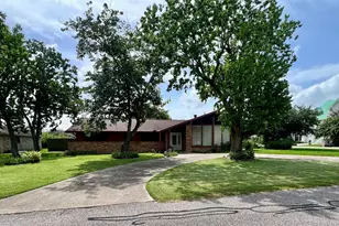 3802 Dolphin Ln, La Porte, TX 77571 - Photo 3