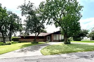 3802 Dolphin Ln, La Porte, TX 77571 - Photo 1