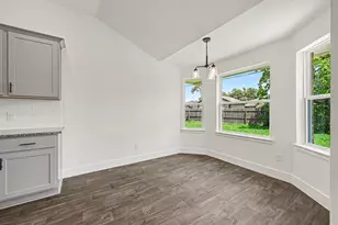9 Keystone Ct, Angleton, TX 77515 - Photo 9