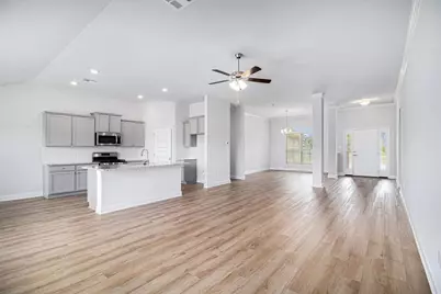 9 Keystone Court, Angleton, TX 77515 - Photo 3