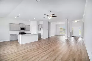 9 Keystone Ct, Angleton, TX 77515 - Photo 3