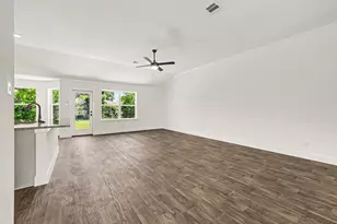 9 Keystone Ct, Angleton, TX 77515 - Photo 7