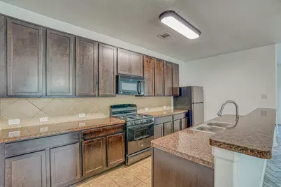 318 Apache Field Lane, La Marque, TX 77568 - Photo 7
