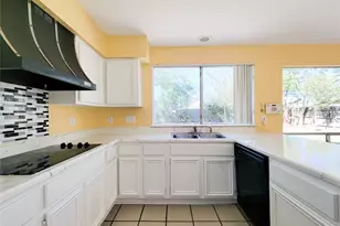 10130 Berry Limb Dr, Houston, TX 77099 - Photo 13