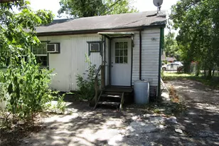 1306 Pershing St, Baytown, TX 77520 - Photo 11