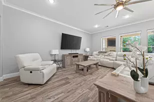 12011 Oak Crest Ct, Conroe, TX 77385 - Photo 9