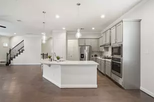 10616 Centre Shadows Dr, Houston, TX 77043 - Photo 9