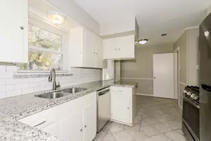 7126 Lugary Dr, Houston, TX 77036 - Photo 7