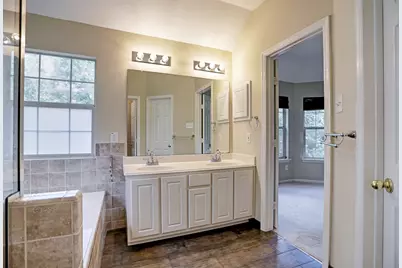 147 N Willow Point Circle, The Woodlands, TX 77382 - Photo 13
