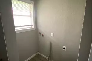 612 N Avenue B, Freeport, TX 77541 - Photo 11