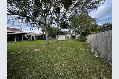 612 N Avenue B, Freeport, TX 77541 - Photo 13