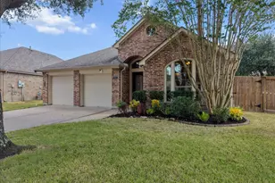 2805 Enchanted Lake Dr, Pearland, TX 77584 - Photo 5