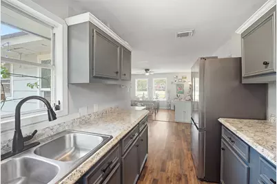 618 S Shady Lane, La Porte, TX 77571 - Photo 13