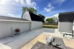201 S 5th St, Highlands, TX 77562 - Photo 49