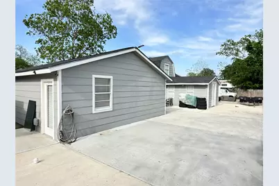 201 S 5th Street, Highlands, TX 77562 - Photo 35