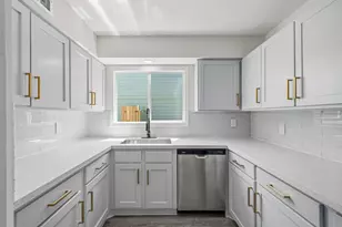 10406 Broadstairs St, Houston, TX 77013 - Photo 17