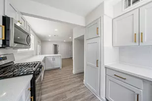 10406 Broadstairs St, Houston, TX 77013 - Photo 19