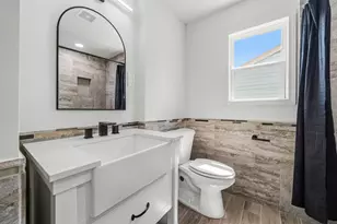 10406 Broadstairs St, Houston, TX 77013 - Photo 9