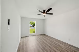 10406 Broadstairs St, Houston, TX 77013 - Photo 5