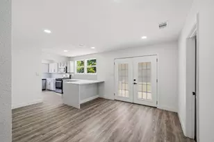 10406 Broadstairs St, Houston, TX 77013 - Photo 13