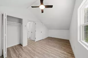 10406 Broadstairs St, Houston, TX 77013 - Photo 23