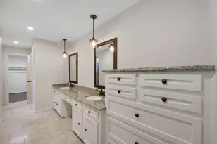 9621 Longmont Dr, Houston, TX 77063 - Photo 33