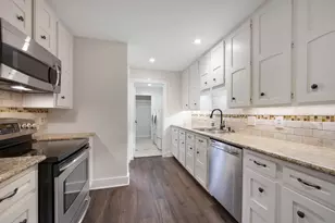 9621 Longmont Dr, Houston, TX 77063 - Photo 11