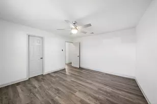 1716 Huge Oaks St, Houston, TX 77055 - Photo 17