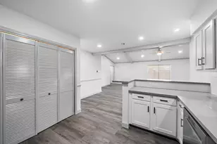 1716 Huge Oaks St, Houston, TX 77055 - Photo 11