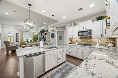 9916 Oaklawn Dr Drive, Mont Belvieu, TX 77523 - Photo 11