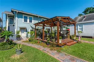 4412 Ave R 1/2, Galveston, TX 77550 - Photo 43