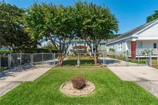 4412 Ave R 1/2, Galveston, TX 77550 - Photo 3