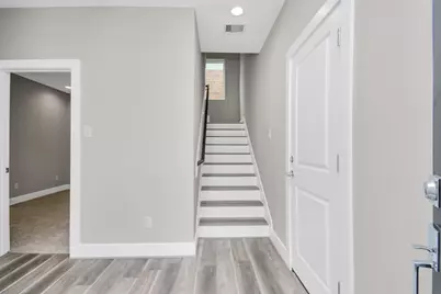 2903 Sherwood Green Lane, Houston, TX 77092 - Photo 9