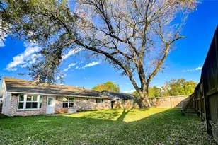 13607 Fernhill Dr, Sugar Land, TX 77498 - Photo 15