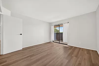 3015 Walnut Bend Lane Lane #31, Houston, TX 77042 - Photo 9