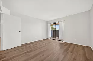 3015 Walnut Bend Ln Ln, Houston, TX 77042 - Photo 9