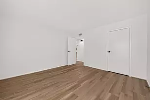 3015 Walnut Bend Ln Ln, Houston, TX 77042 - Photo 15