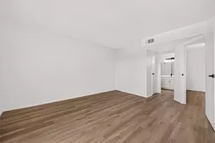 3015 Walnut Bend Ln Ln, Houston, TX 77042 - Photo 11