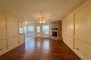 212 Dogwood St, Lake Jackson, TX 77566 - Photo 3