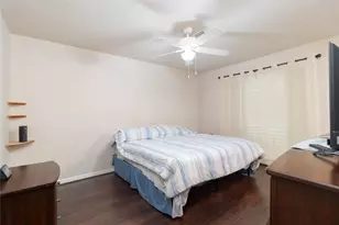 1404 Walnut Bend Ln, Houston, TX 77042 - Photo 11