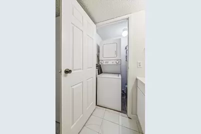 10855 Meadowglen Lane #1030, Houston, TX 77042 - Photo 9