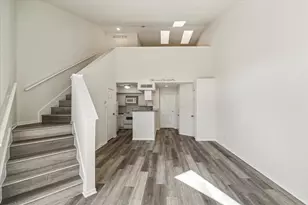 10855 Meadowglen Ln, Houston, TX 77042 - Photo 3
