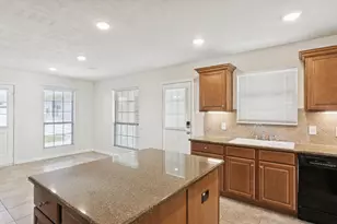 6739 Conroe Cir, Manvel, TX 77578 - Photo 11