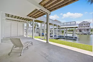 13619 Windlass Cir, Galveston, TX 77554 - Photo 41