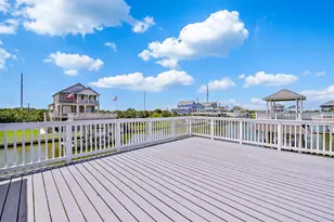 13619 Windlass Cir, Galveston, TX 77554 - Photo 9