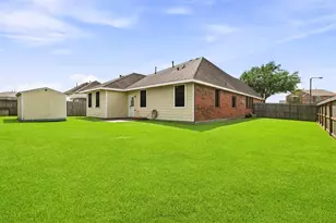 125 Avery Springs Ln, Dickinson, TX 77539 - Photo 35